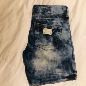 LIKE NEW MID THIGH SHORTS